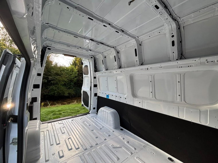 Vehicle Image 33