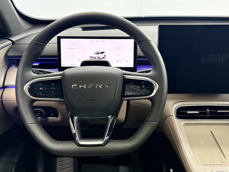 Vehicle Image 16