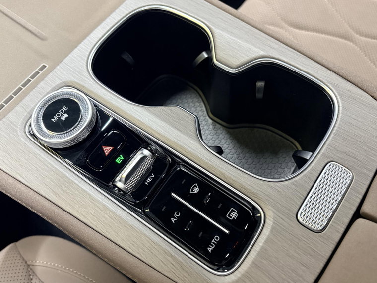 Vehicle Image 23