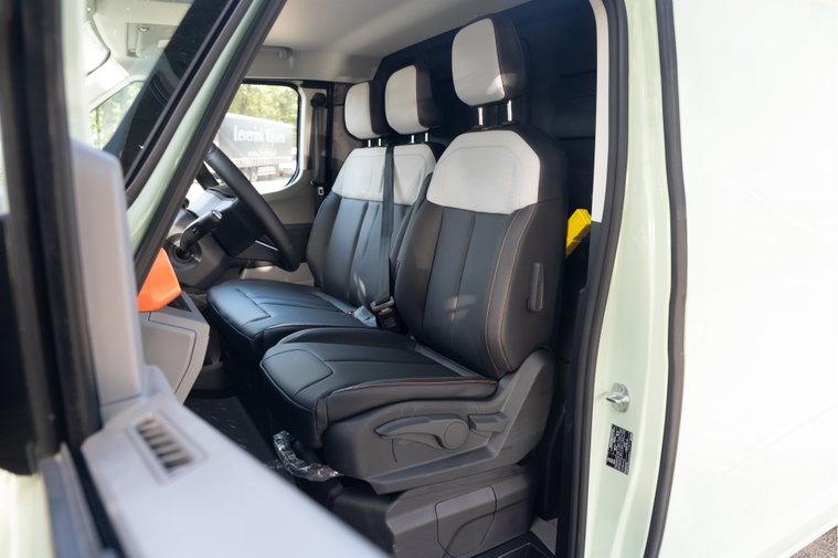 Vehicle Image 16