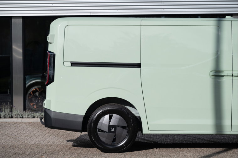Vehicle Image 9
