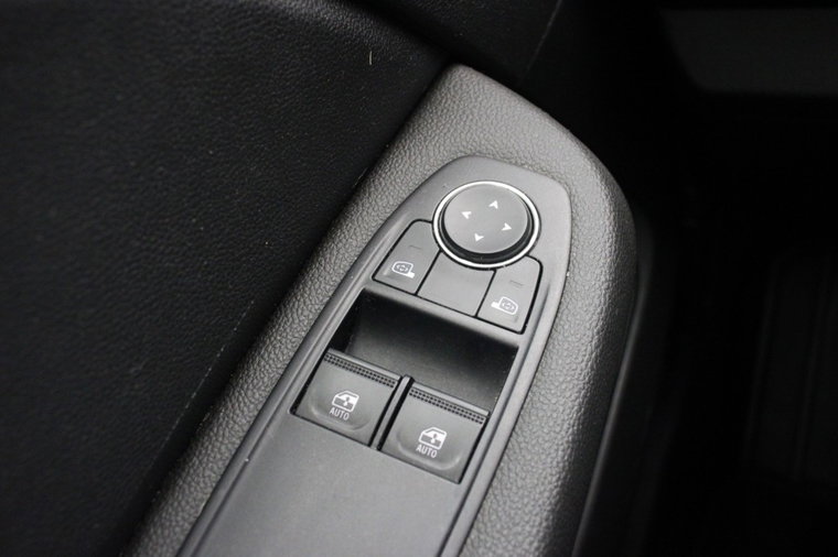 Vehicle Image 28