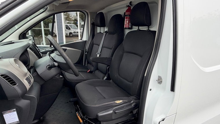Vehicle Image 16