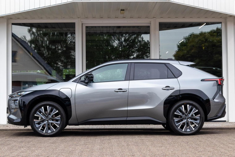 Vehicle Image 6