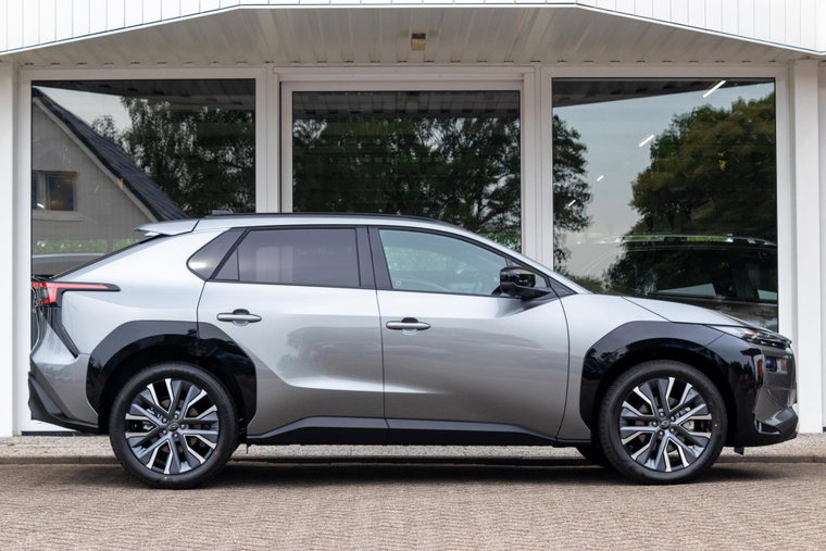 Vehicle Image 7