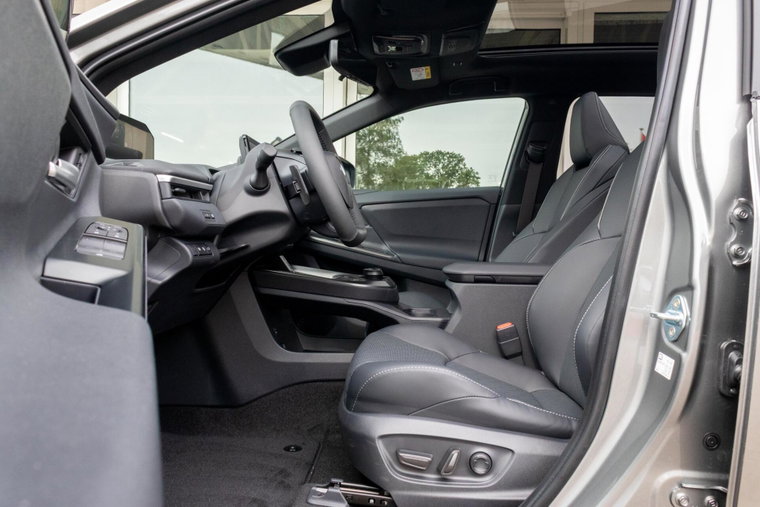 Vehicle Image 10