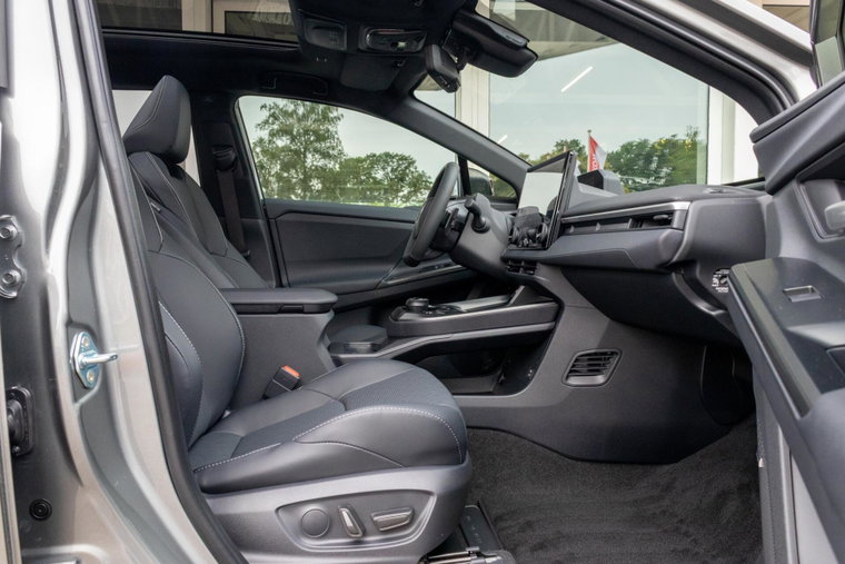 Vehicle Image 11