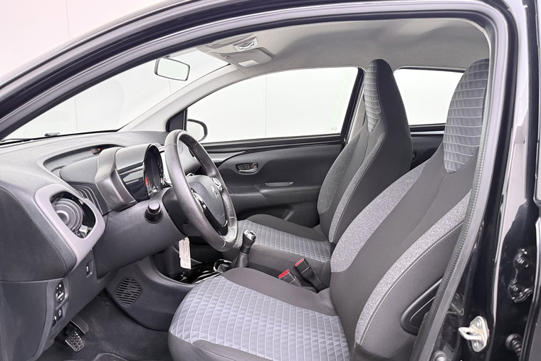 Vehicle Image 10