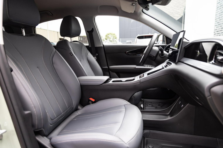 Vehicle Image 6