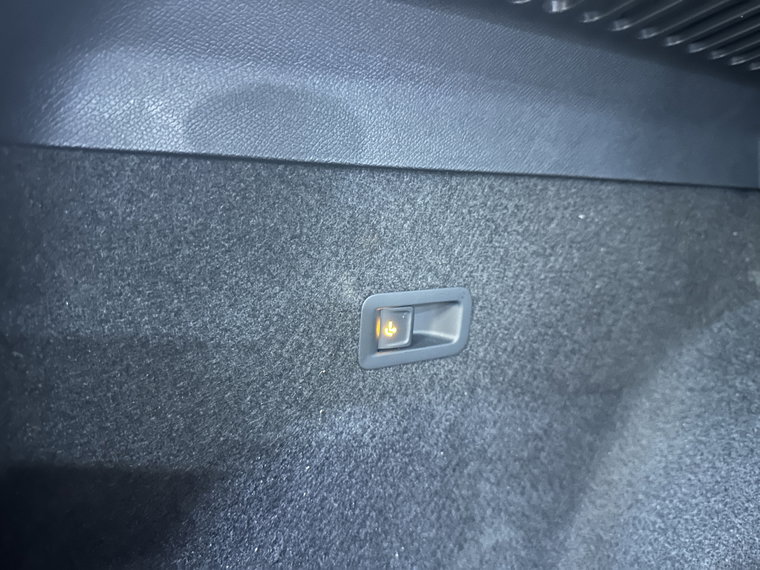 Vehicle Image 28