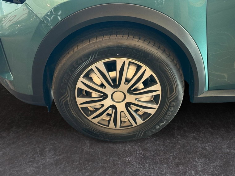 Vehicle Image 10