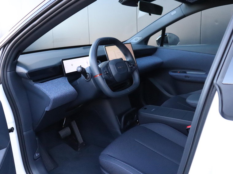 Vehicle Image 11