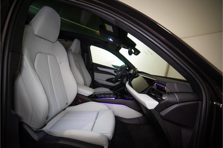 Vehicle Image 30