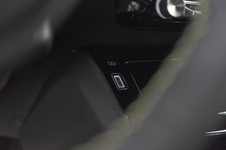Vehicle Image 32