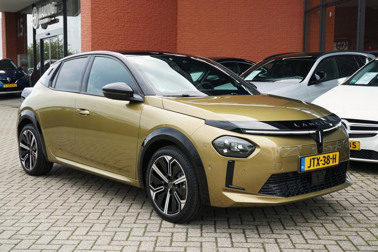 Vehicle Image 32
