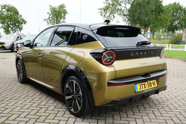 Vehicle Image 33