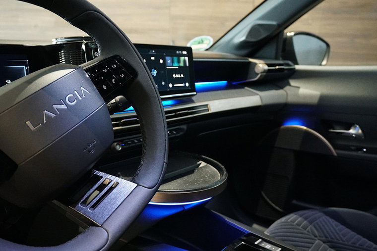 Vehicle Image 35