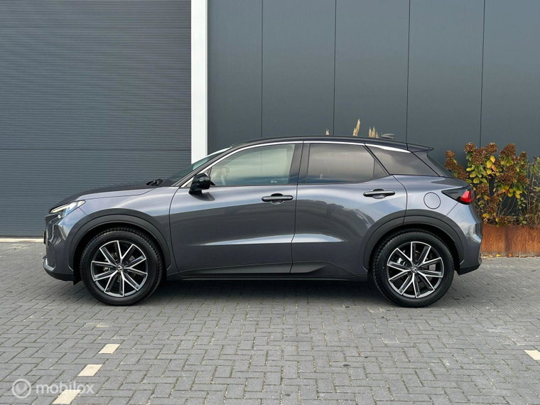 Vehicle Image 11