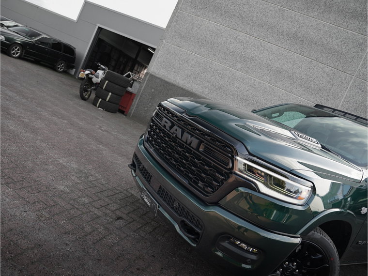 Vehicle Image 10