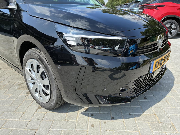 Vehicle Image 25
