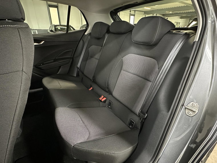 Vehicle Image 25