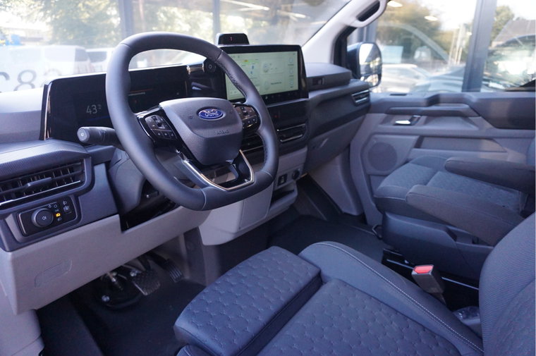 Vehicle Image 8
