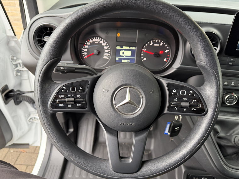 Vehicle Image 28