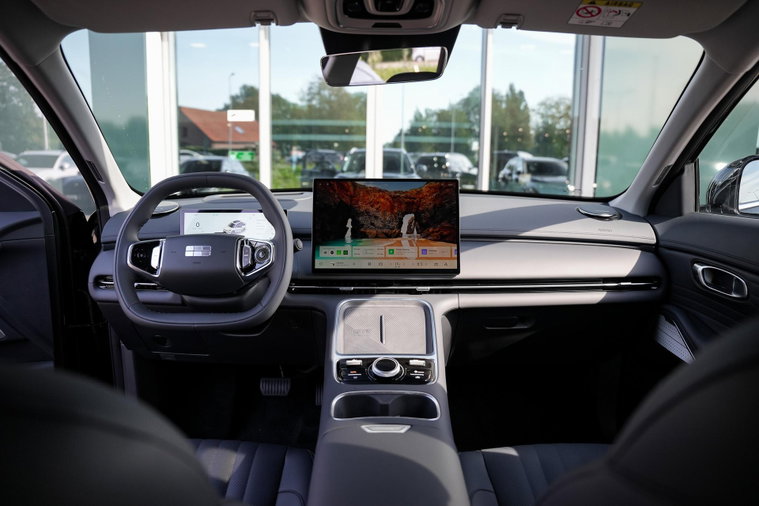 Vehicle Image 4