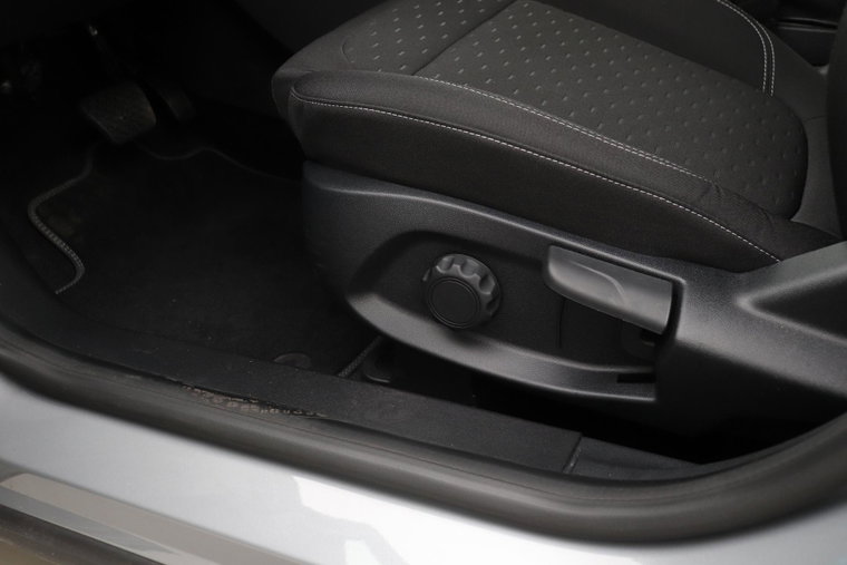 Vehicle Image 35