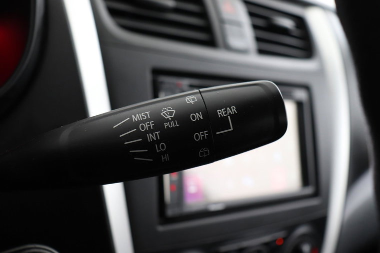 Vehicle Image 25
