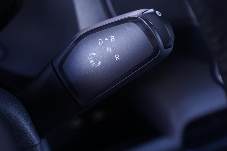 Vehicle Image 25