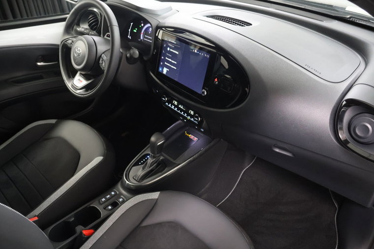Vehicle Image 13