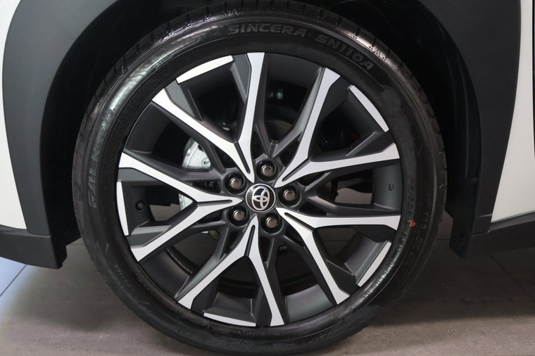 Vehicle Image 6
