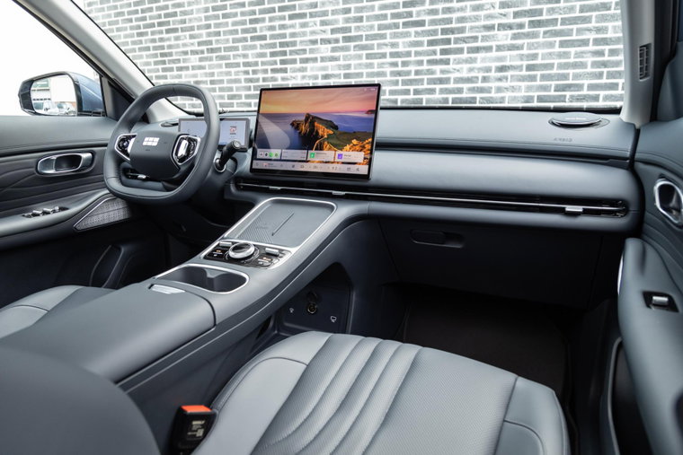Vehicle Image 12