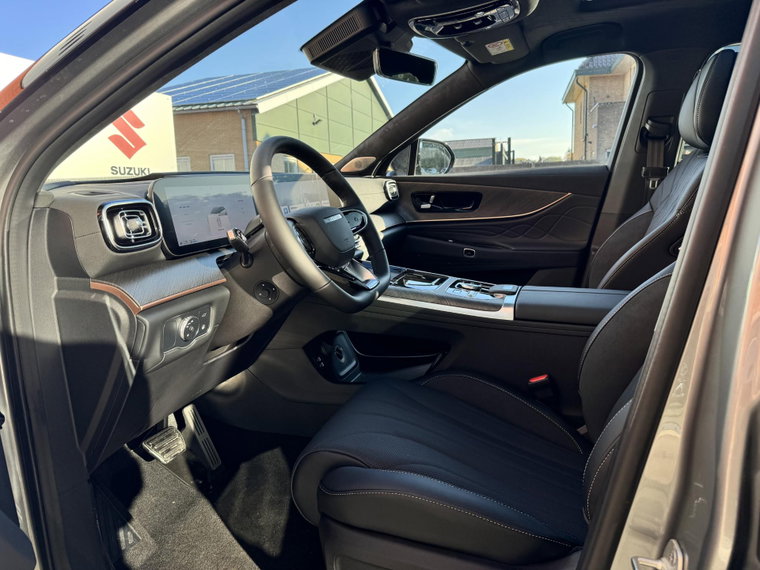Vehicle Image 13