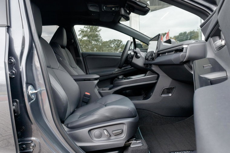 Vehicle Image 11