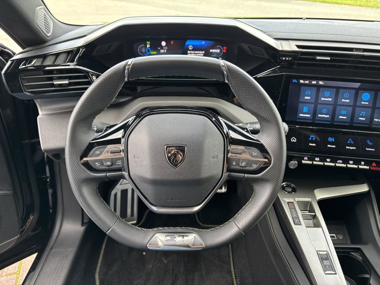 Vehicle Image 25