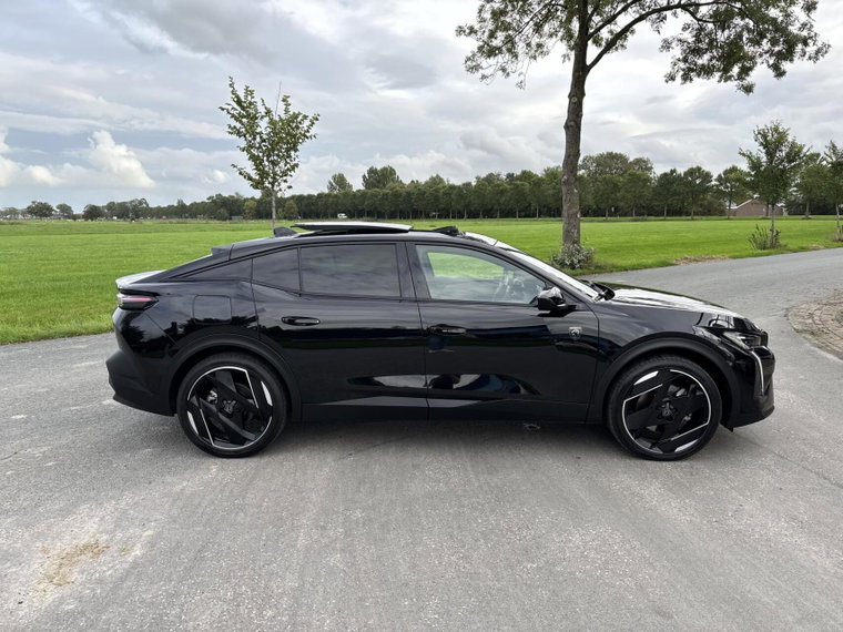 Vehicle Image 32
