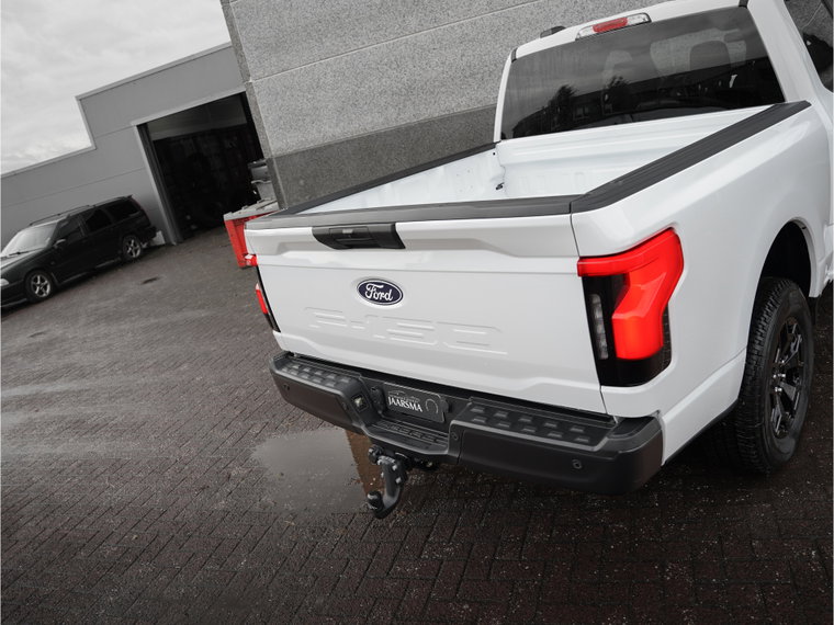 Vehicle Image 23