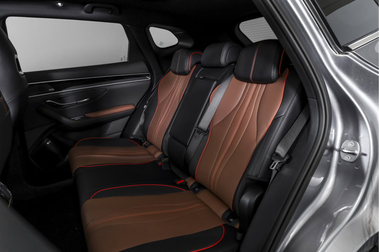 Vehicle Image 9