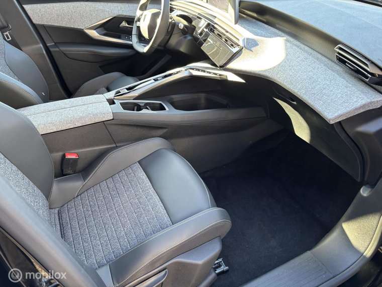 Vehicle Image 48