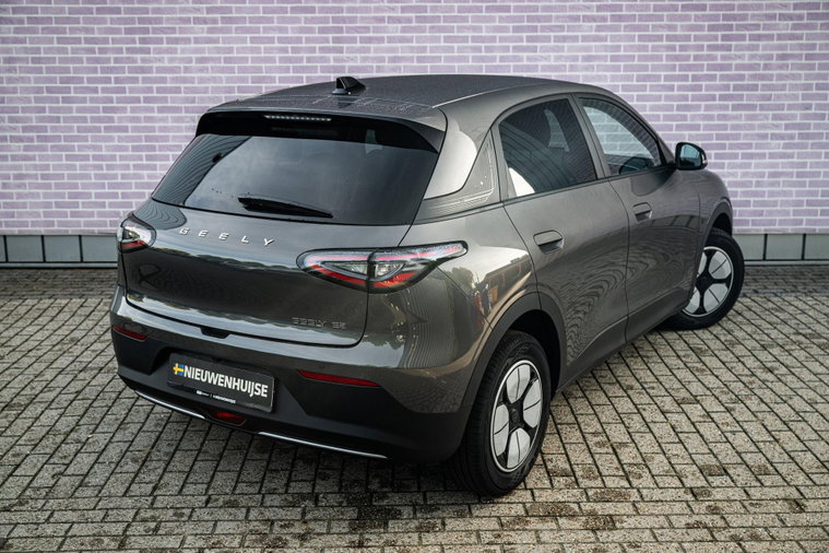 Vehicle Image 16