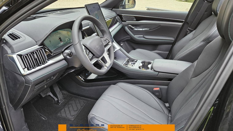Vehicle Image 30