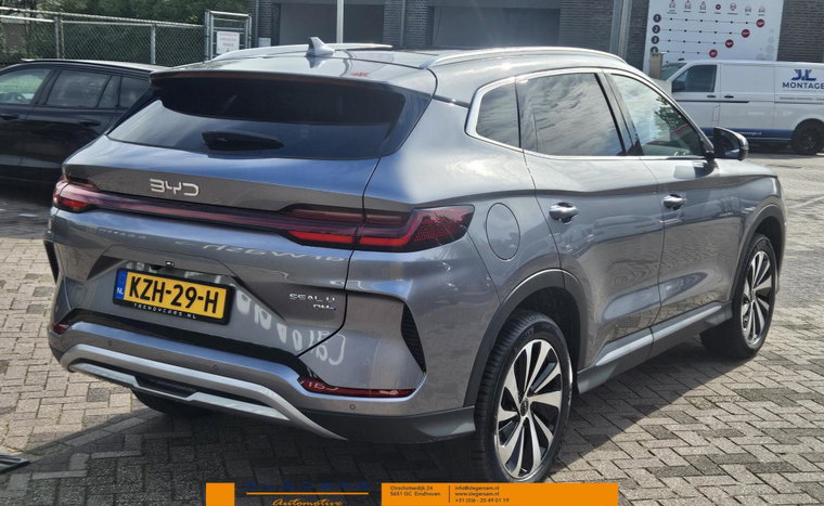 Vehicle Image 5