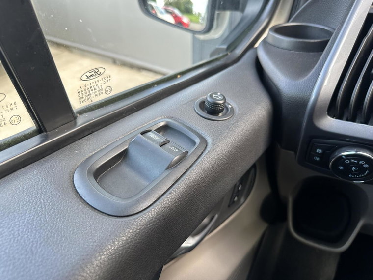 Vehicle Image 26