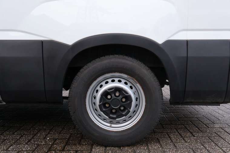 Vehicle Image 38