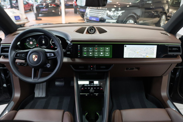 Vehicle Image 14