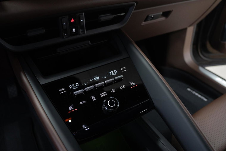 Vehicle Image 19