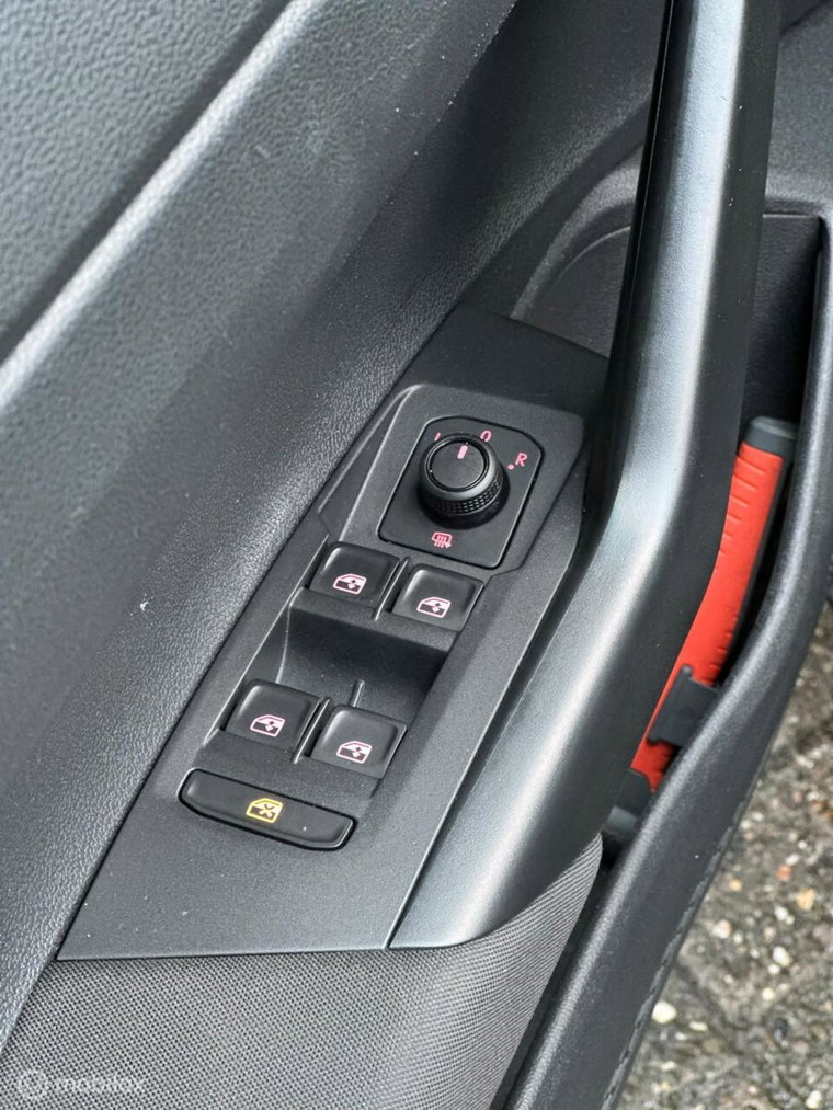 Vehicle Image 28
