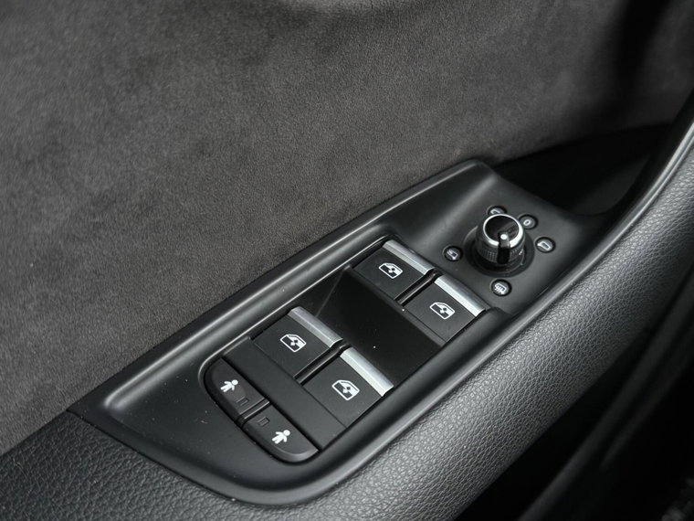 Vehicle Image 26